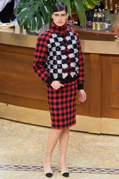 Look 12